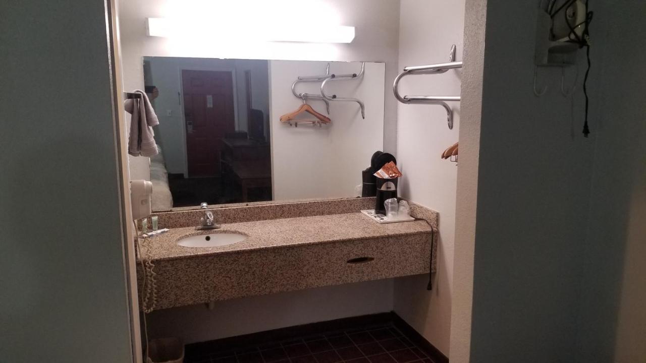 Hotel 2 Queen Beds Hotel Room 135 Booking Stillwater Exterior photo