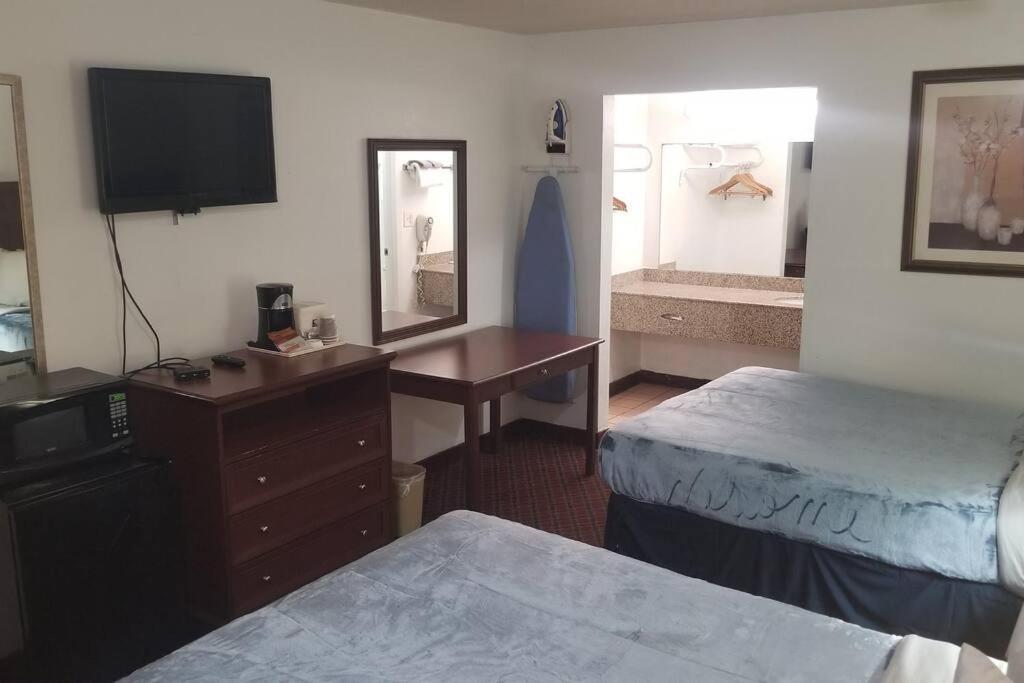 Hotel 2 Queen Beds Hotel Room 135 Booking Stillwater Exterior photo
